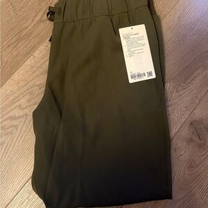lululemon athletica Olive on the fly jogger